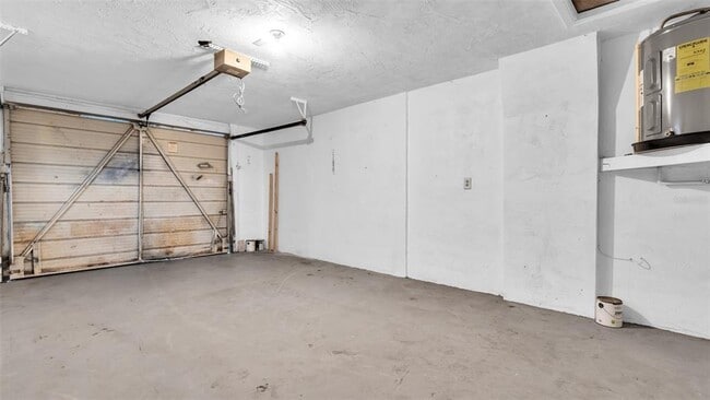 Building Photo - 11241 Snyder Ave