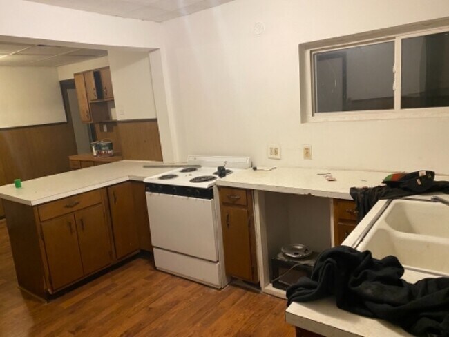 Building Photo - 1532 Woodland Ave NW