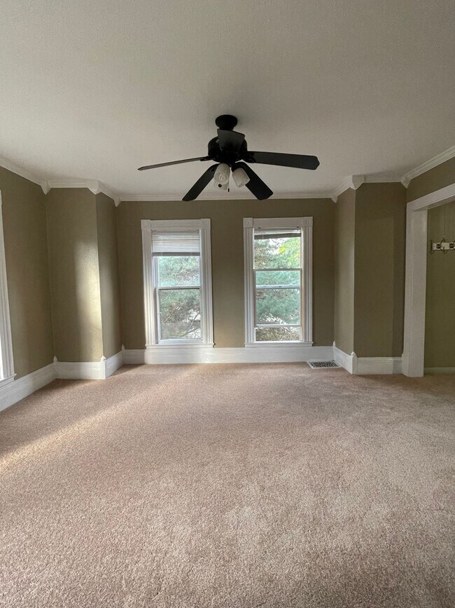 Building Photo - Village of Black River 4 /5 Bedroom Home w...
