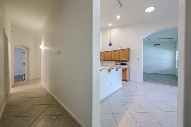 Building Photo - 4536 W Villa Linda Dr