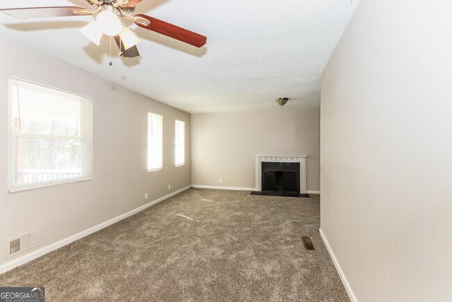 Building Photo - 429 Azalea Dr
