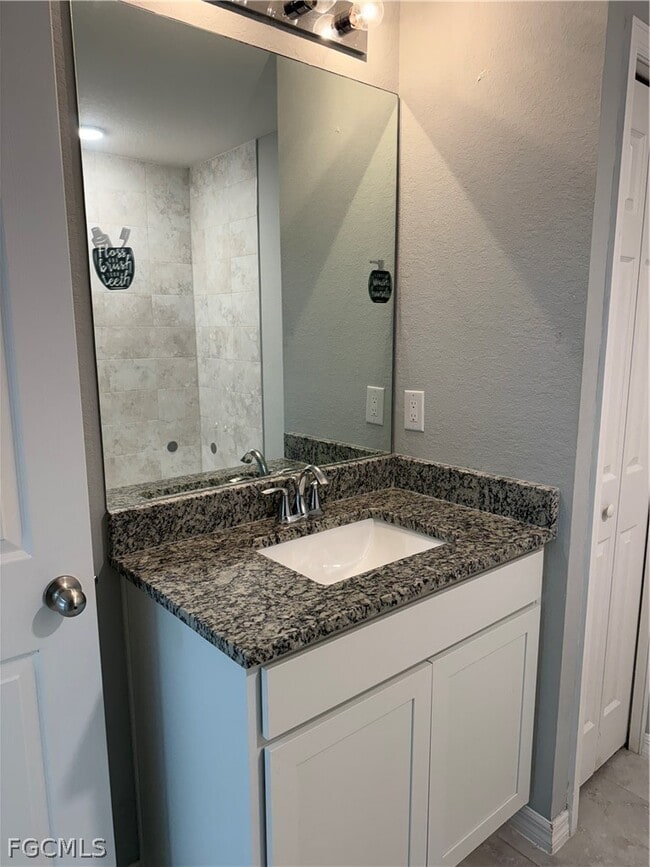 Building Photo - 910 NW 8th Terrace