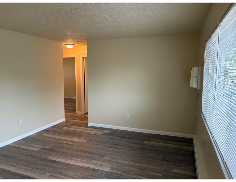 Living area - 4710 Scenic Cir