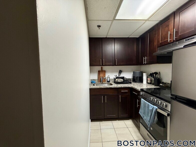 Building Photo - 62 Boylston St