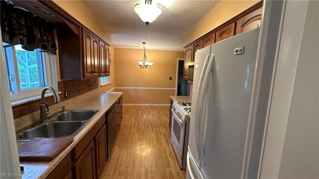 Building Photo - 4960 W Park Dr