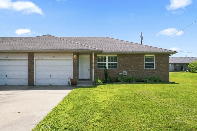 Building Photo - 2 Bed | 2 Bath | 1 Car Garage Home! 1000 sqft located in SPARTA!