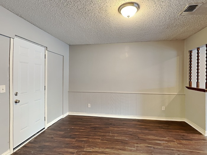 Building Photo - 1609 Parkhaven Dr