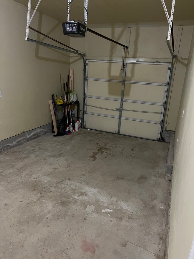 Building Photo - 305 Garcia Dr