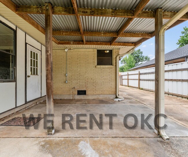 Building Photo - 3016 Shadybrook Dr