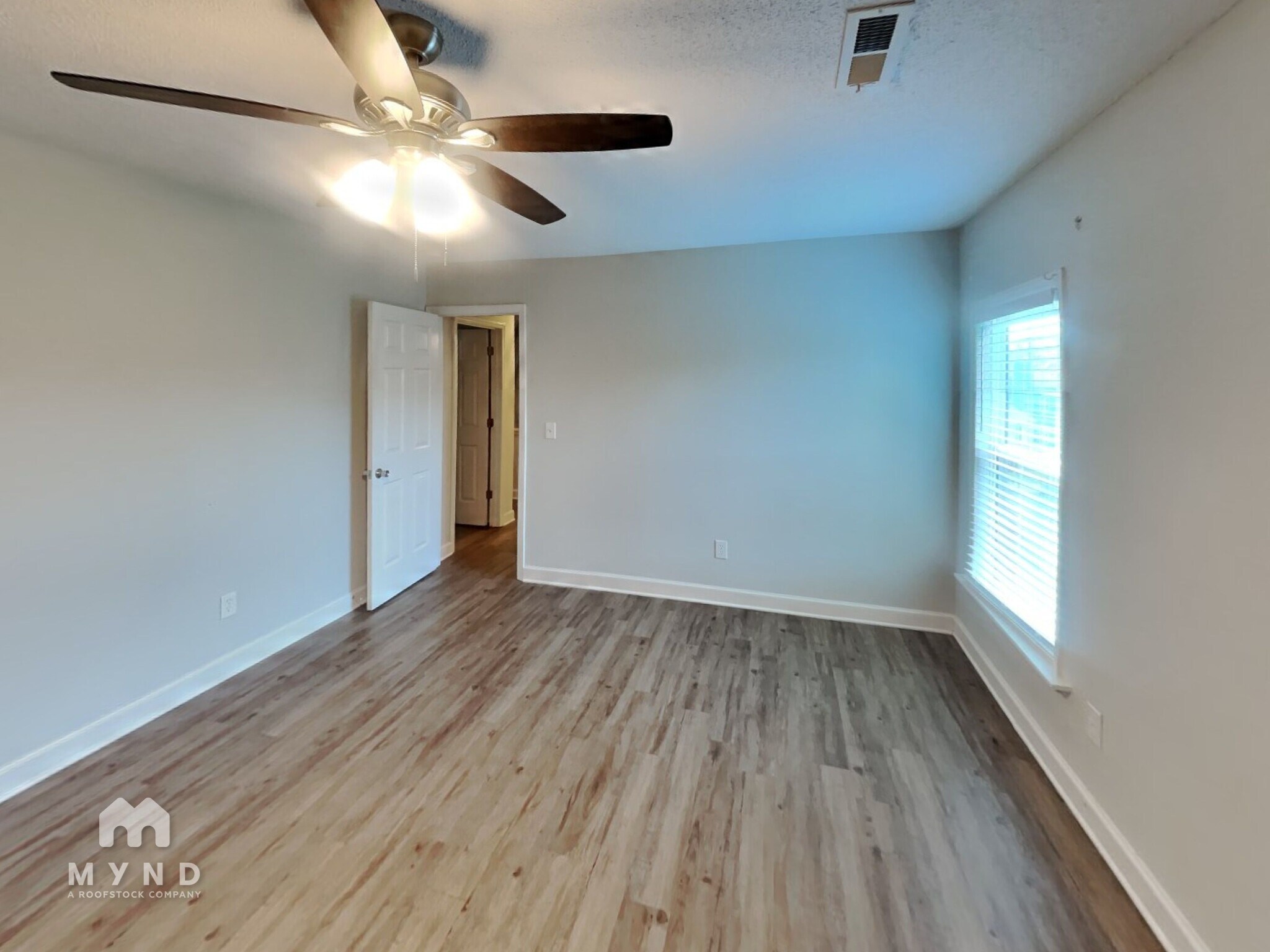 Building Photo - 3306 Woodland Park Rd