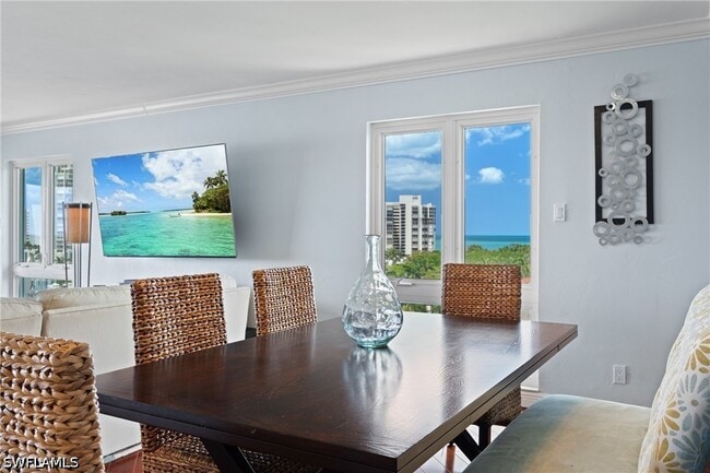 Building Photo - 250 Park Shore Dr