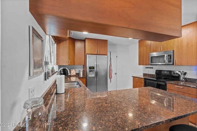 Building Photo - 85 Pine Lake Dr