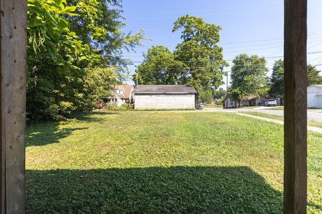 Building Photo - 605 Spruce St