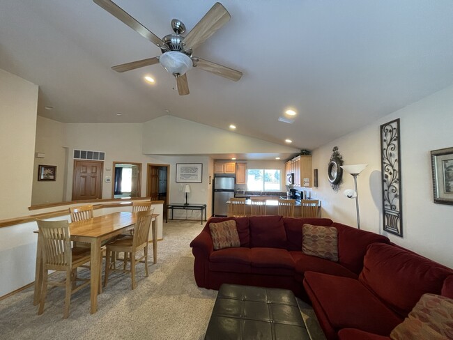 Building Photo - 221 Parkway Dr