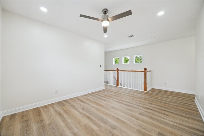 Building Photo - 901 E 37th St