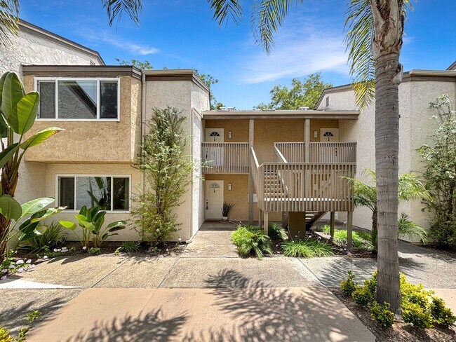 Building Photo - Upgraded 1B/1BA Condo in La Jolla W/ Parki...