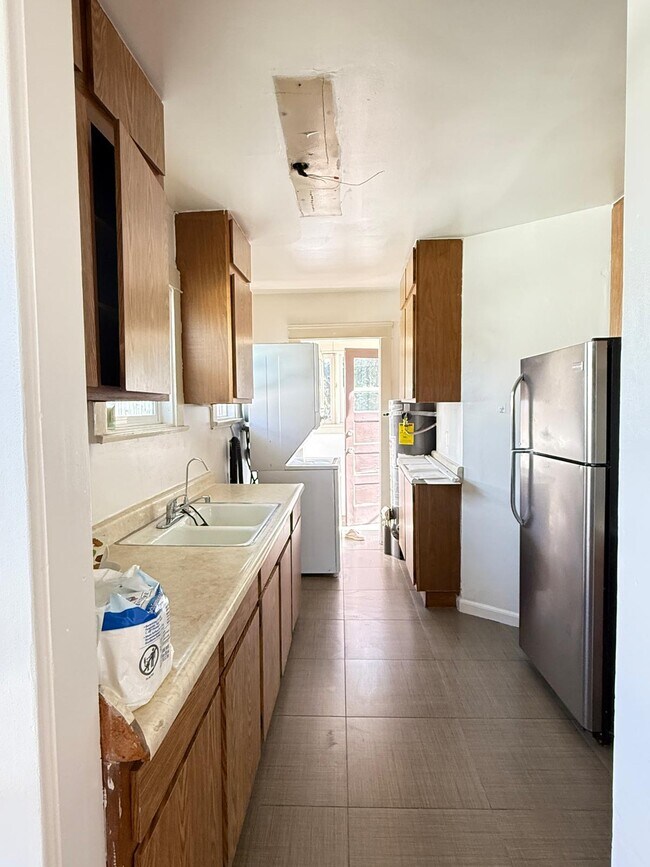 Building Photo - 1134 N Maryland Ave