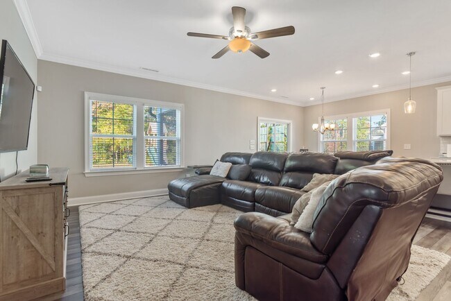 Building Photo - AVAILABLE in July Charming 3-Bedroom, 2-Bath Ranch-Style Home
