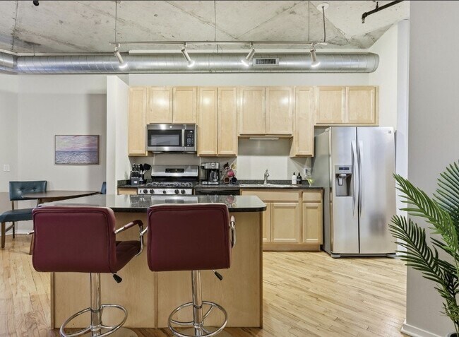 Building Photo - 6 S Laflin St