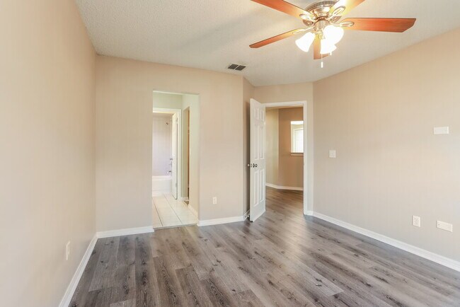 Building Photo - 3667 Lumberjack Cir N