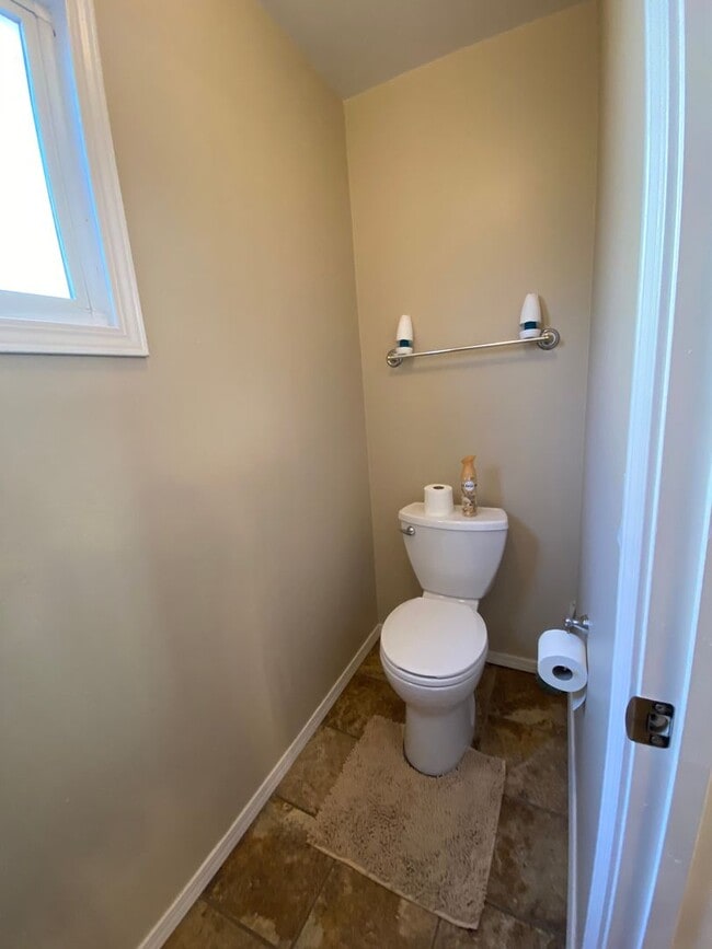 Building Photo - Best Deal in SW Bakersfield. Fully furnished home with a Pool