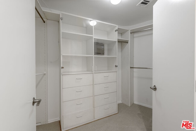 Building Photo - 15425 Antioch St