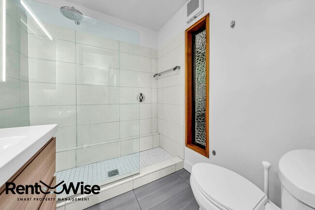 Building Photo - 130-136-136 Mullen Ave