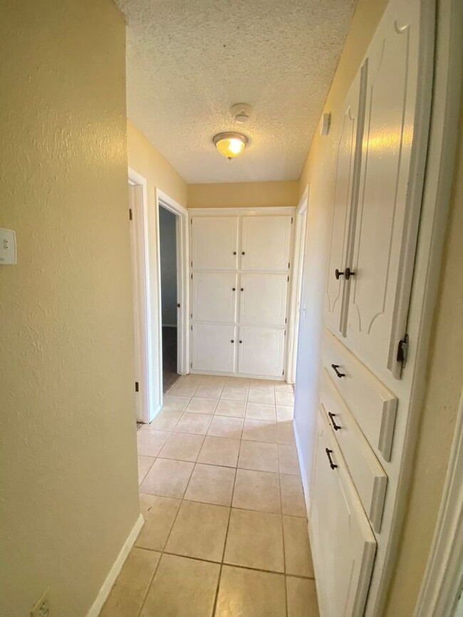 Building Photo - 3 bed 2 bath in Moore in Greenbriar Eastla...