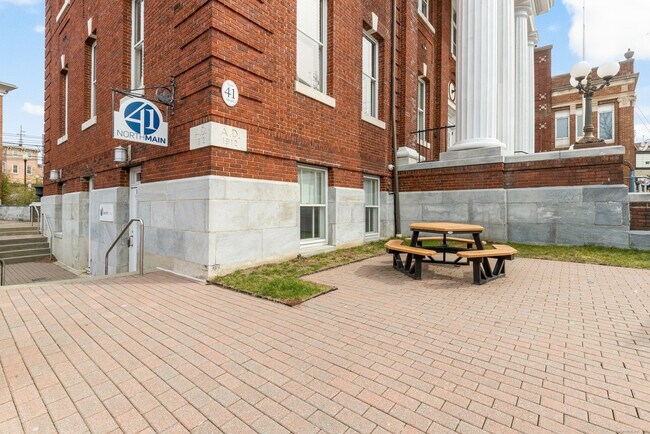 Building Photo - 41 N Main St