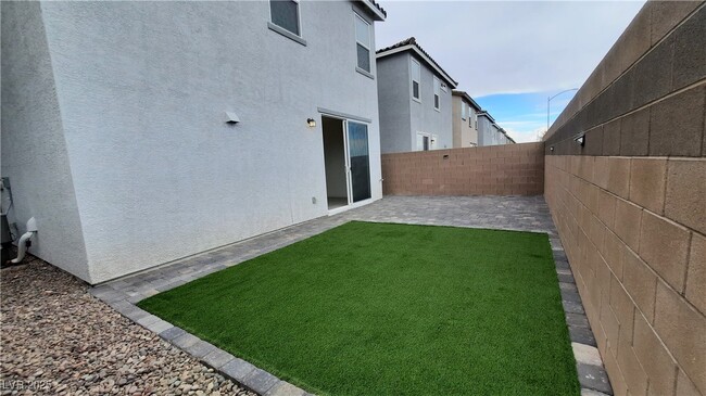 Building Photo - 9084 Marigold Crk St