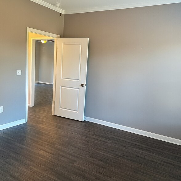 Building Photo - 305 Courtland Dr