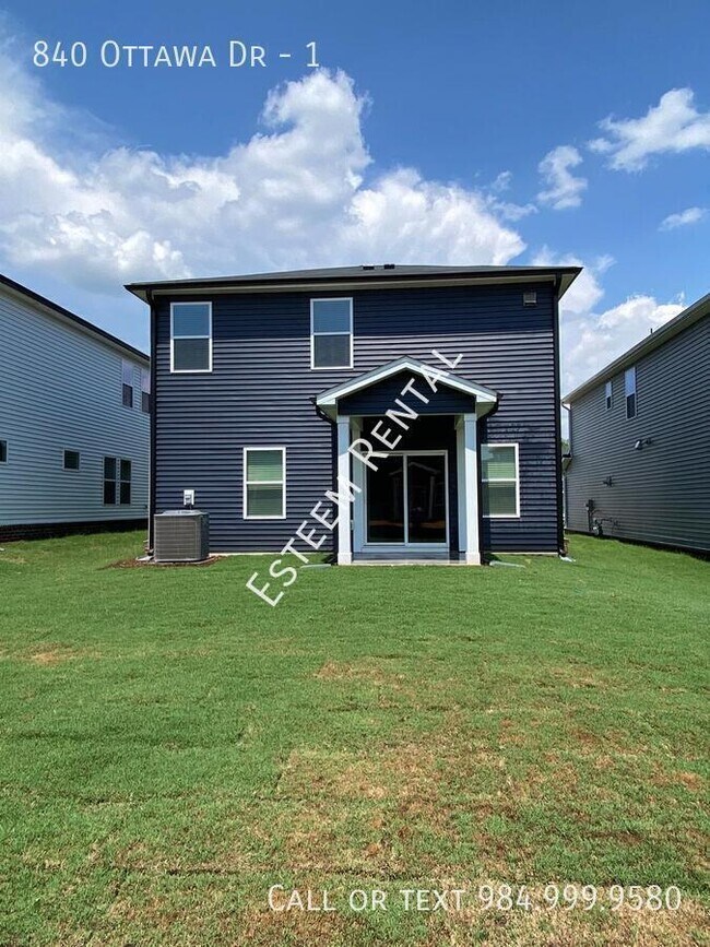Building Photo - 840 Ottawa Dr