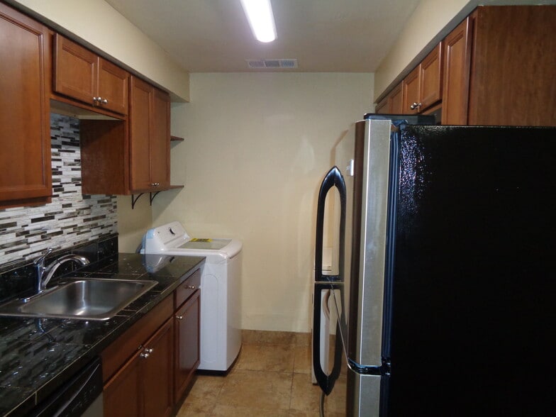 Building Photo - 946 Jennifer Jean Dr