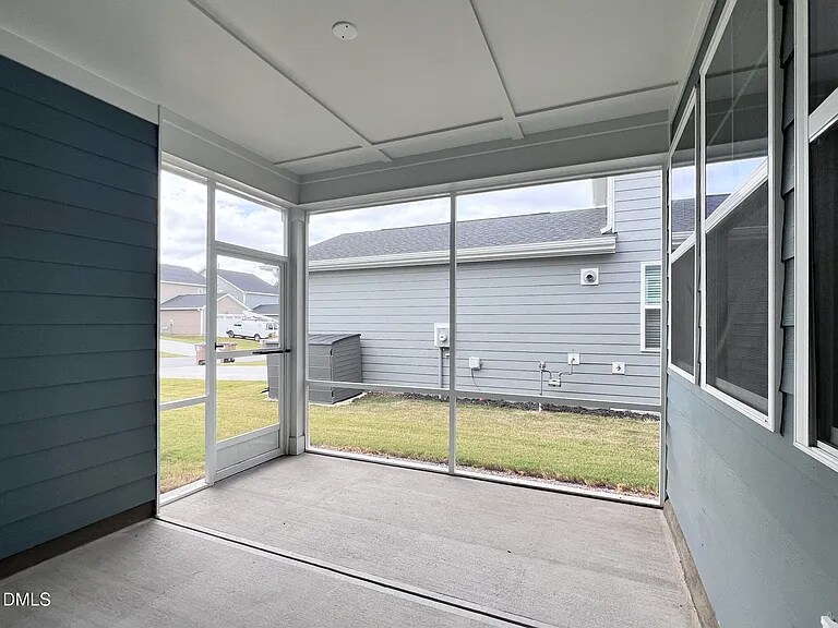 Building Photo - 304 Canyon Spring Trl