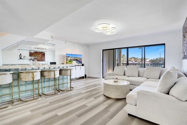 Building Photo - 270 Captains Walk