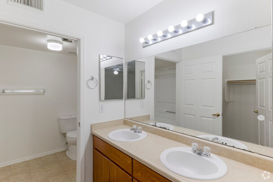 3BR, 3BA - 1,130SF - Primary Bathroom - Bradshaw Vista