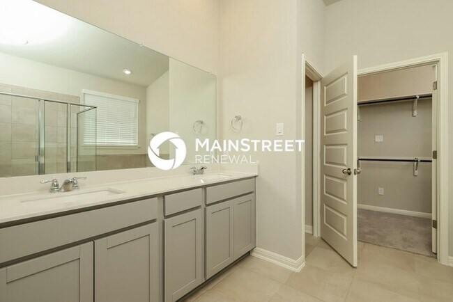 Building Photo - 3 Bedroom Pet-Friendly Home in San Antonio, TX with Main Street Renewal
