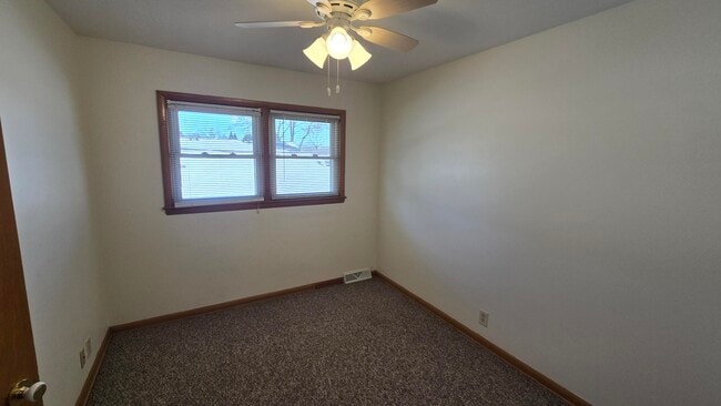 Building Photo - 11325 W Center St