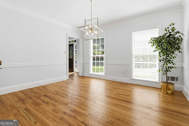 Building Photo - 275 Sageglen Rd