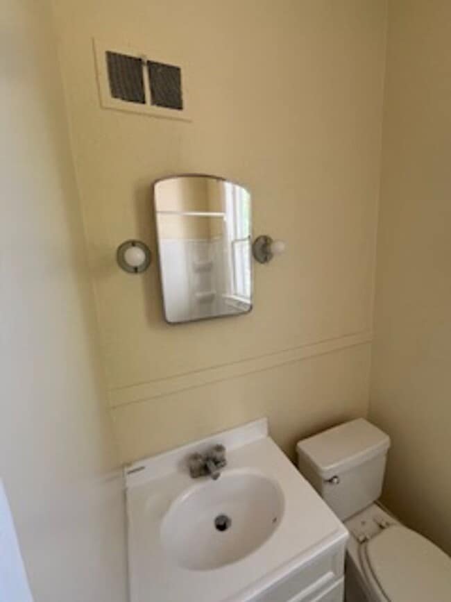 Building Photo - 1 Bedroom apartment