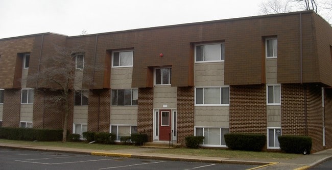 Building Photo - Towne Oaks Apartments