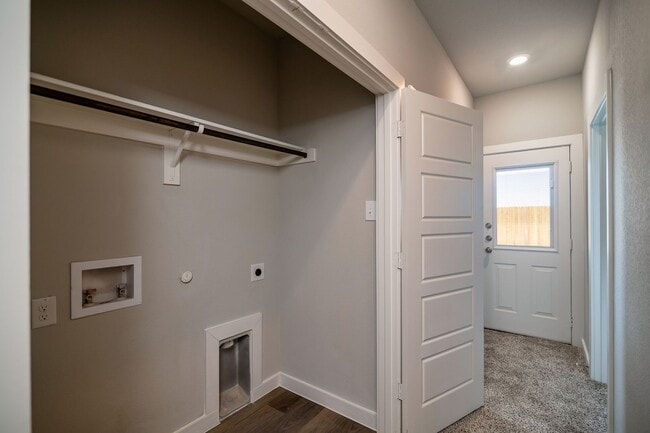 Building Photo - AVAILABLE NOW! GORGEOUS 3 BEDROOM DUPLEX LOCATED IN MIDLOTHIAN ISD!