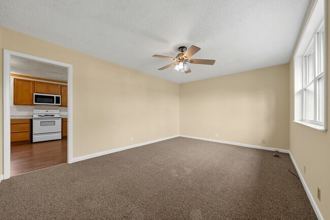 Building Photo - 3 Bedroom Home For Rent Near Needmore Road!