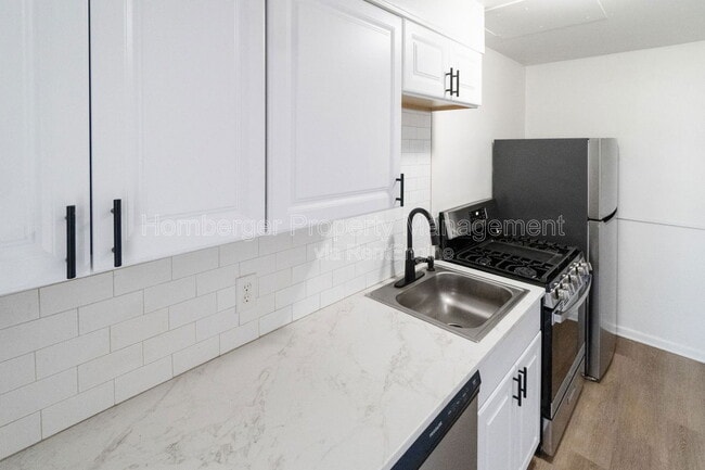 Building Photo - 1911 W 2nd Ave