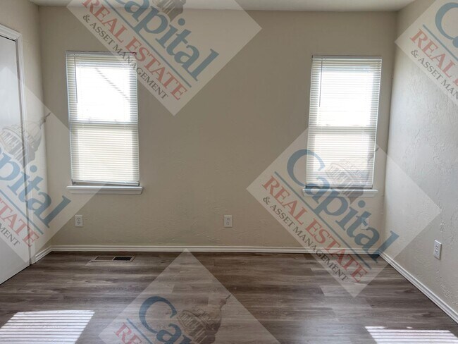 Building Photo - Great 4 Bedroom!!!