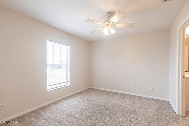 Building Photo - 2121 NW 18th Pl