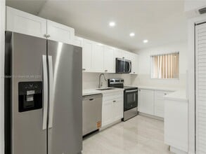 Building Photo - 3195 Foxcroft Rd