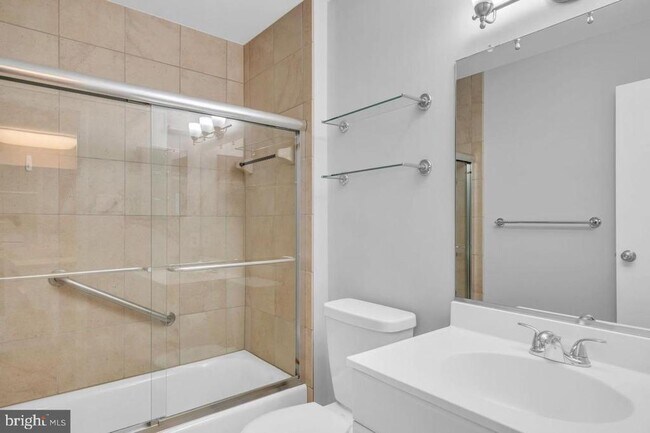 Building Photo - 250 S Reynolds St