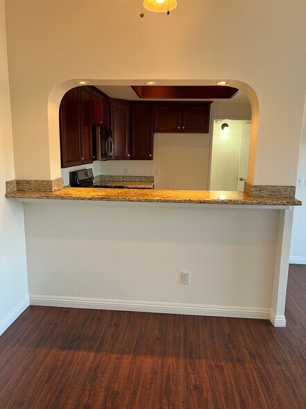 Building Photo - 10943 Laurel Canyon Blvd