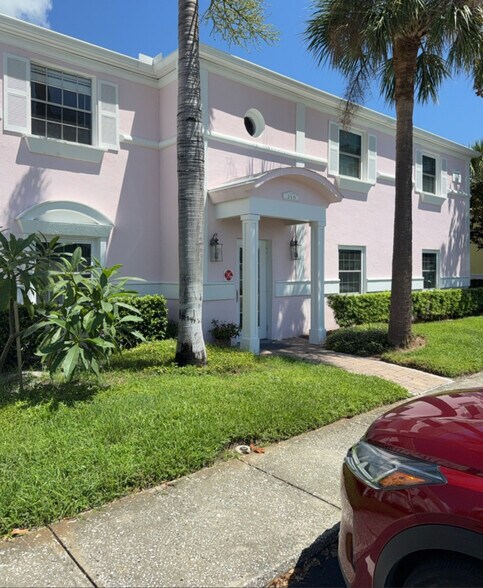 Building Photo - 215 Seahorse Dr SE